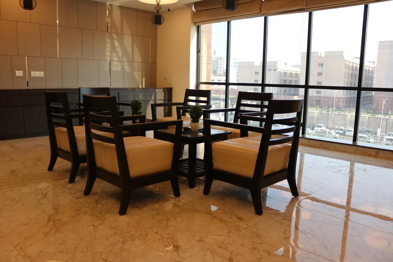 Hotel Solitaire Chinhat Esterno foto