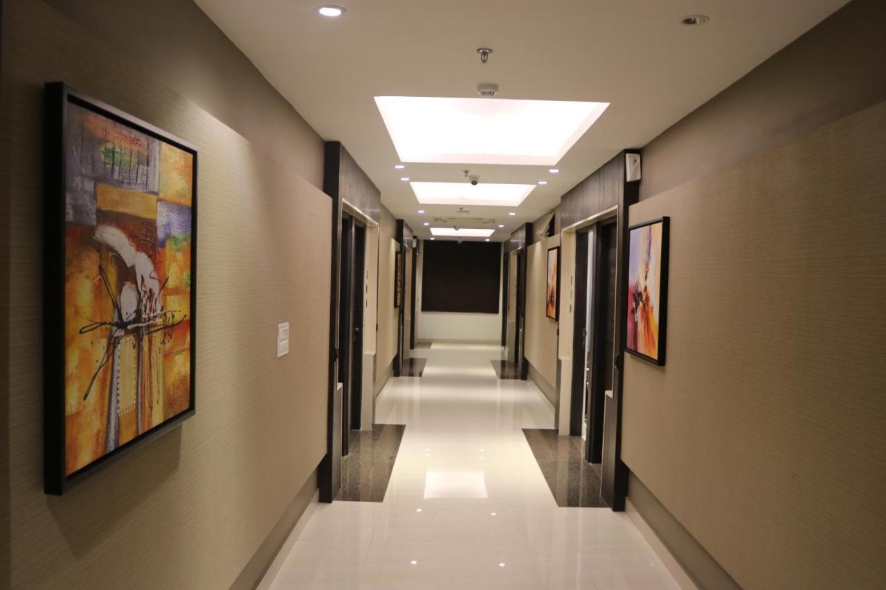 Hotel Solitaire Chinhat Esterno foto