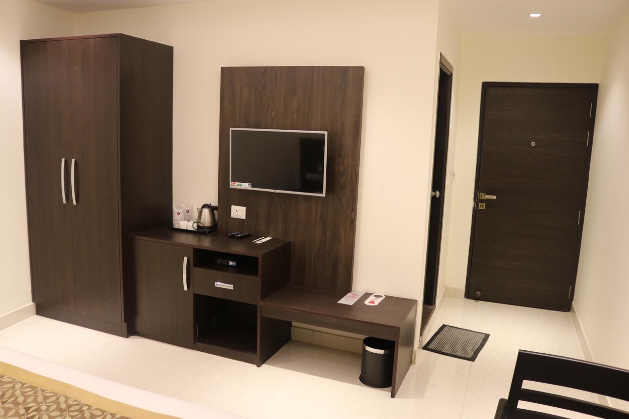 Hotel Solitaire Chinhat Esterno foto