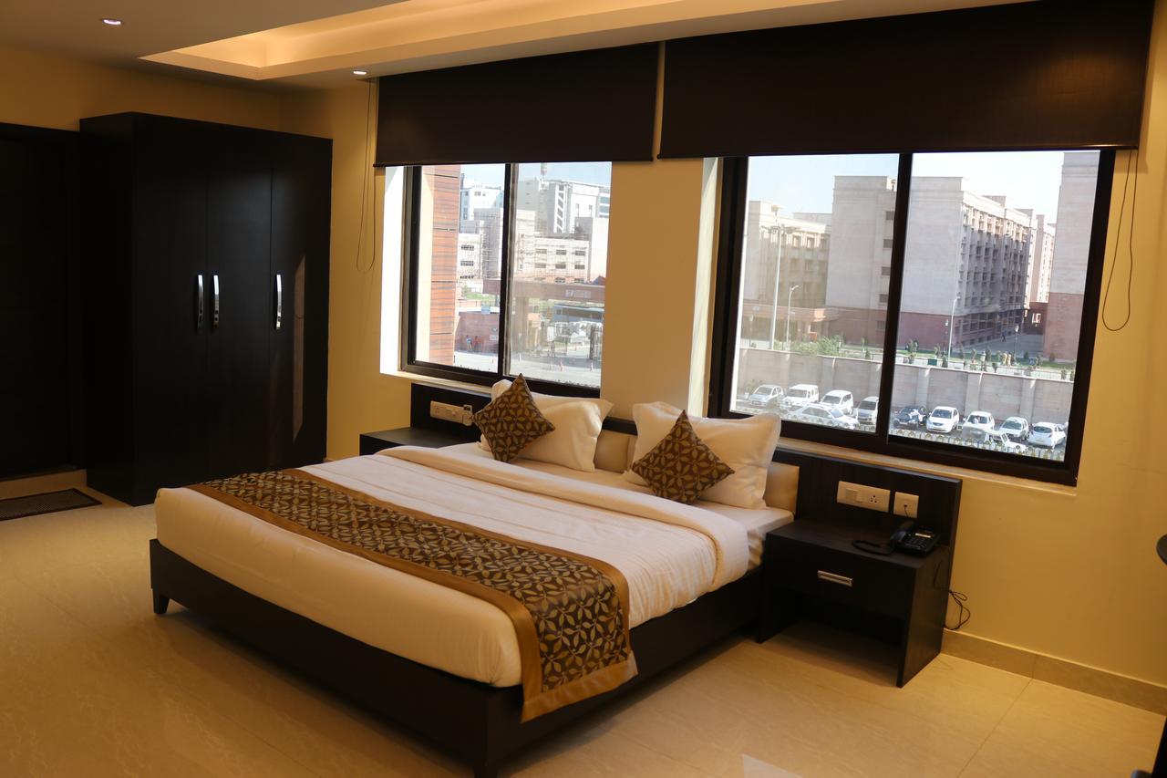 Hotel Solitaire Chinhat Esterno foto