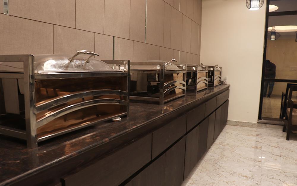 Hotel Solitaire Chinhat Esterno foto