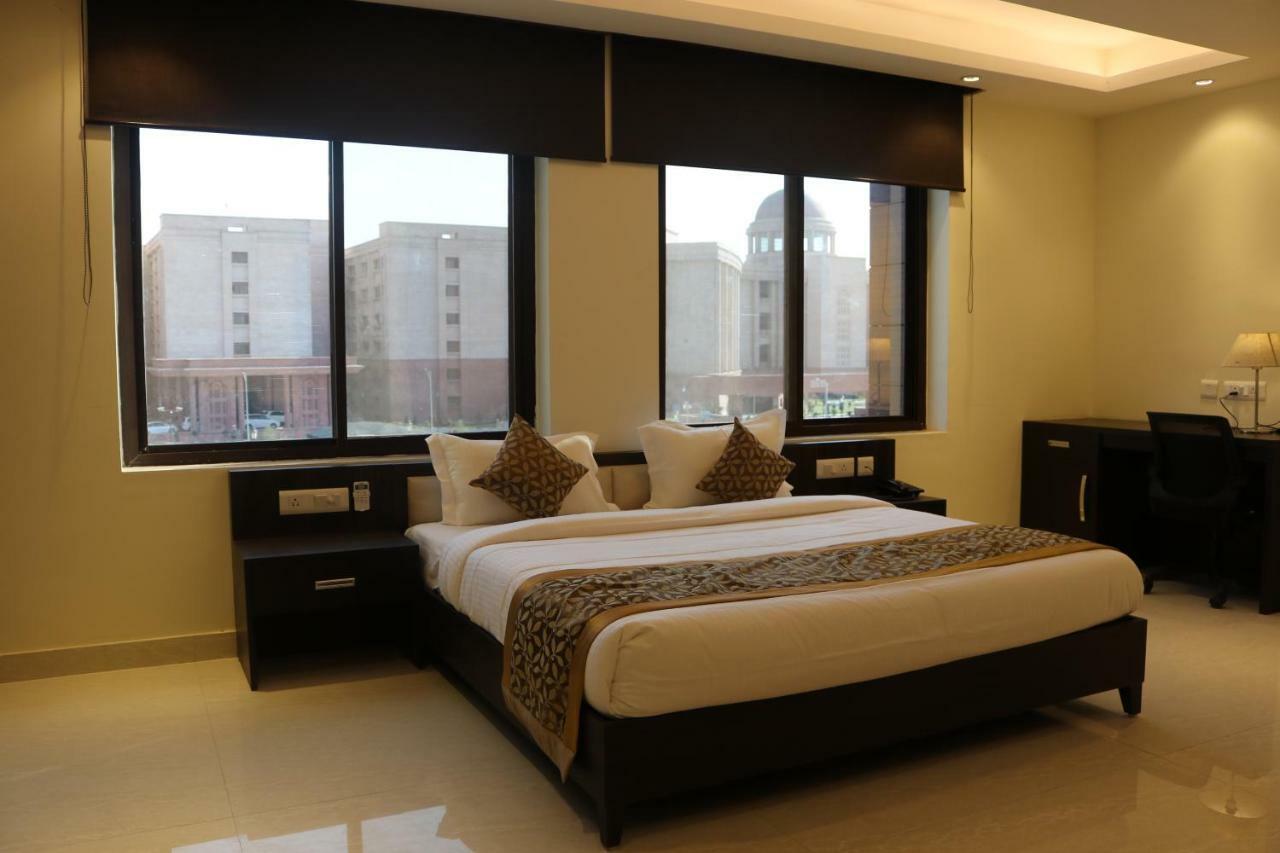 Hotel Solitaire Chinhat Esterno foto