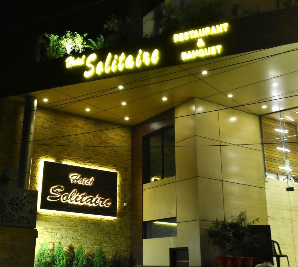 Hotel Solitaire Chinhat Esterno foto